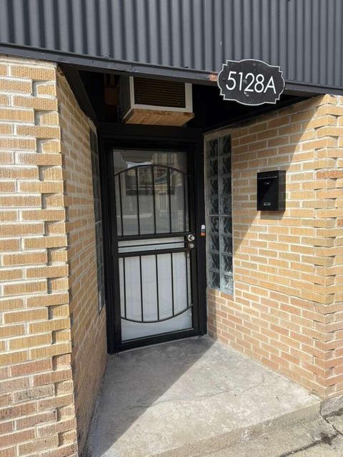 Photo of 5128 W Center St, Milwaukee, WI 53210 (MLS # 1958190)