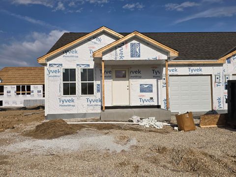 Photo of 630 Harvest Ln, Hartford, WI 53027 (MLS # 1961024)