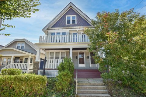 Photo of 805 E Keefe Ave, Milwaukee, WI 53212 (MLS # 1935295)