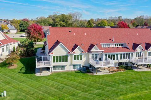 Photo of 4033 S Fohr Dr, New Berlin, WI 53151 (MLS # 1942008)