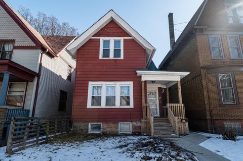 Photo of 206 N 37th St, Milwaukee, WI 53208 (MLS # 1952682)