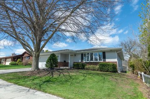 Photo of 1816 Camelot Blvd, Sheboygan, WI 53081 (MLS # 1960345)