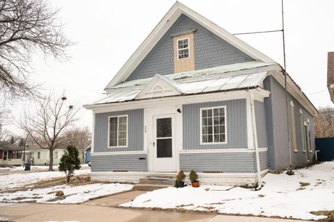 Photo of 407 Avon St, La Crosse, WI 54603 (MLS # 1952508)