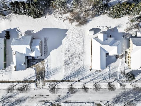 Photo of 1503 Red Oak Dr, Hartford, WI 53027 (MLS # 1947976)