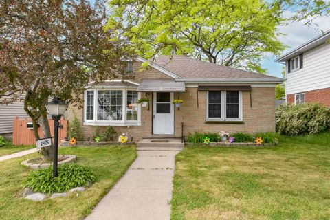 Photo of 2426 5th Ave, South Milwaukee, WI 53172 (MLS # 1965292)