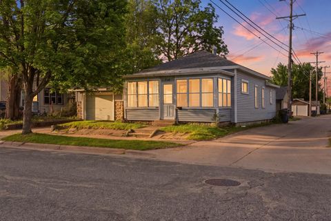 Photo of 716 St James St, La Crosse, WI 54603 (MLS # 1963897)