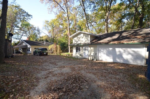 Photo of N6768 Lake Dr, Richmond, WI 53190 (MLS # 1985806)