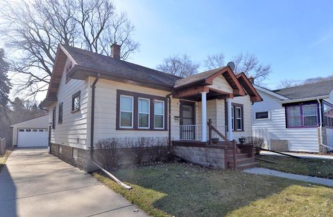 Photo of 2211 Rupert Blvd, Racine, WI 53405 (MLS # 1950959)