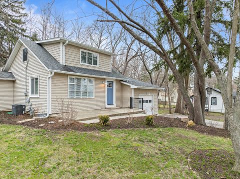 Photo of 76 Orchard St, Williams Bay, WI 53191 (MLS # 1956526)