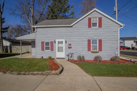 Photo of 211 Lynn St, Watertown, WI 53098 (MLS # 1957051)