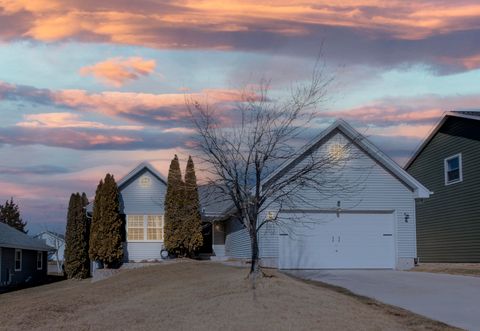 Photo of 1300 Edgewood Ave, South Milwaukee, WI 53172 (MLS # 1952144)