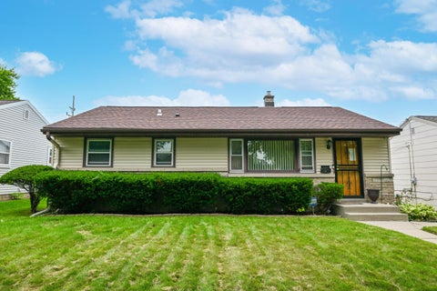 Photo of 7722 W Kathryn Ave, Milwaukee, WI 53218 (MLS # 1976357)
