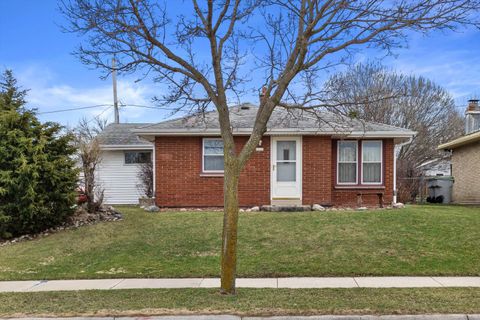 Photo of 1511 W Klein Ave, Milwaukee, WI 53221 (MLS # 1955427)