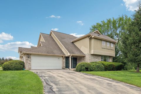 Photo of 9177 W Elm Ct, Franklin, WI 53132 (MLS # 1927209)