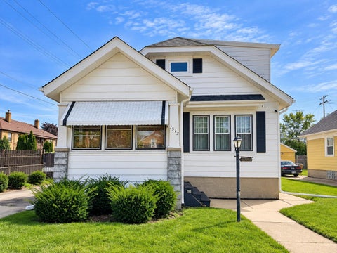 Photo of 7517 27th Ave, Kenosha, WI 53143 (MLS # 1980619)