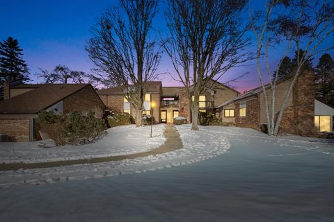 Photo of 8643 N Servite Dr, Milwaukee, WI 53223 (MLS # 1948451)