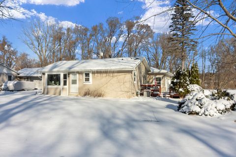 Photo of 562 Gatewood Dr, Twin Lakes, WI 53181 (MLS # 1957117)
