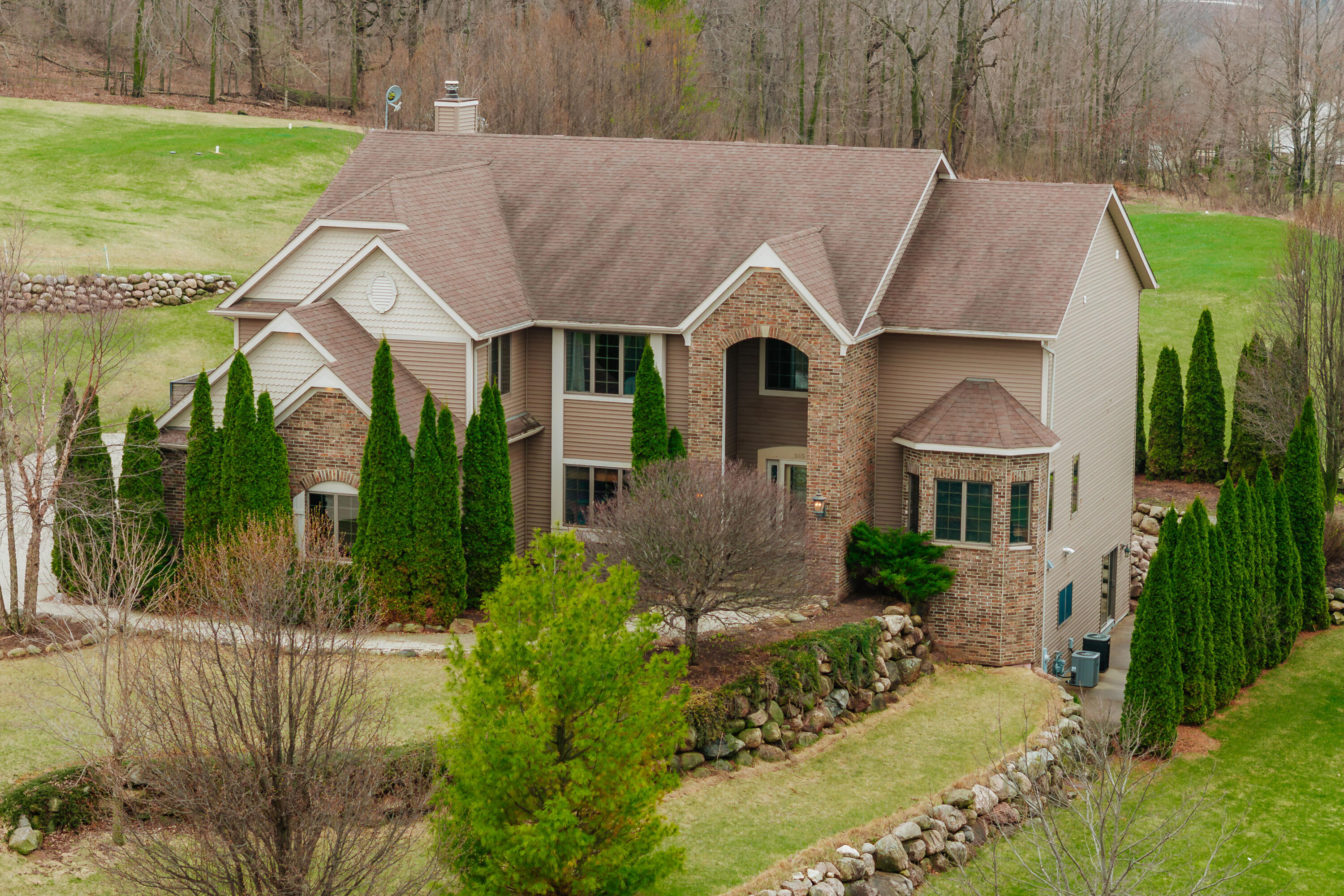 Farmington, Wisconsin 53021, United States, 5 Bedrooms Bedrooms, ,5 BathroomsBathrooms,Residential,Active,227836