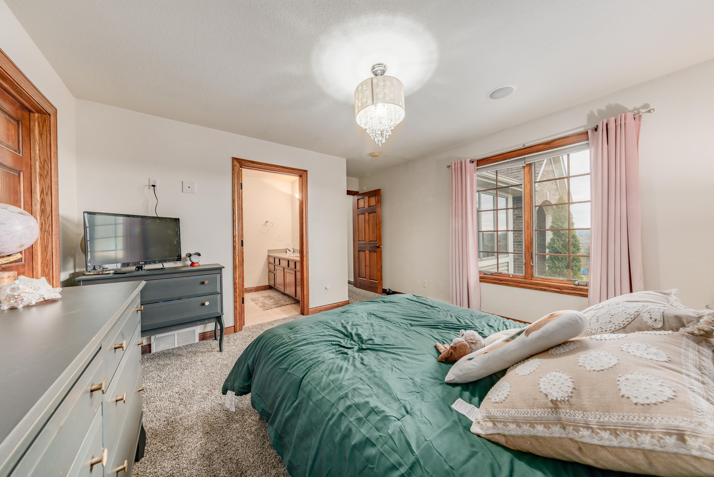 Farmington, Wisconsin 53021, United States, 5 Bedrooms Bedrooms, ,5 BathroomsBathrooms,Residential,Active,227836