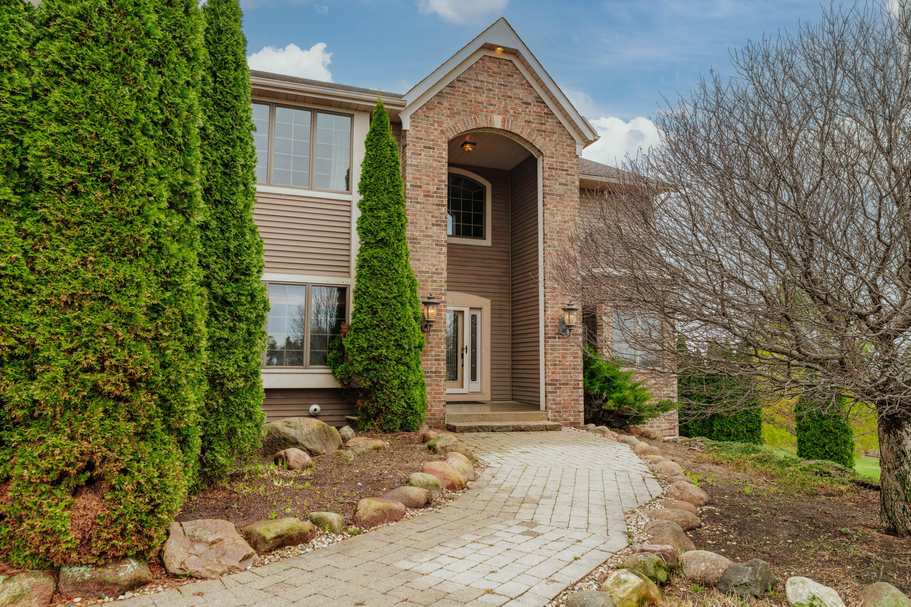 Farmington, Wisconsin 53021, United States, 5 Bedrooms Bedrooms, ,5 BathroomsBathrooms,Residential,Active,227836