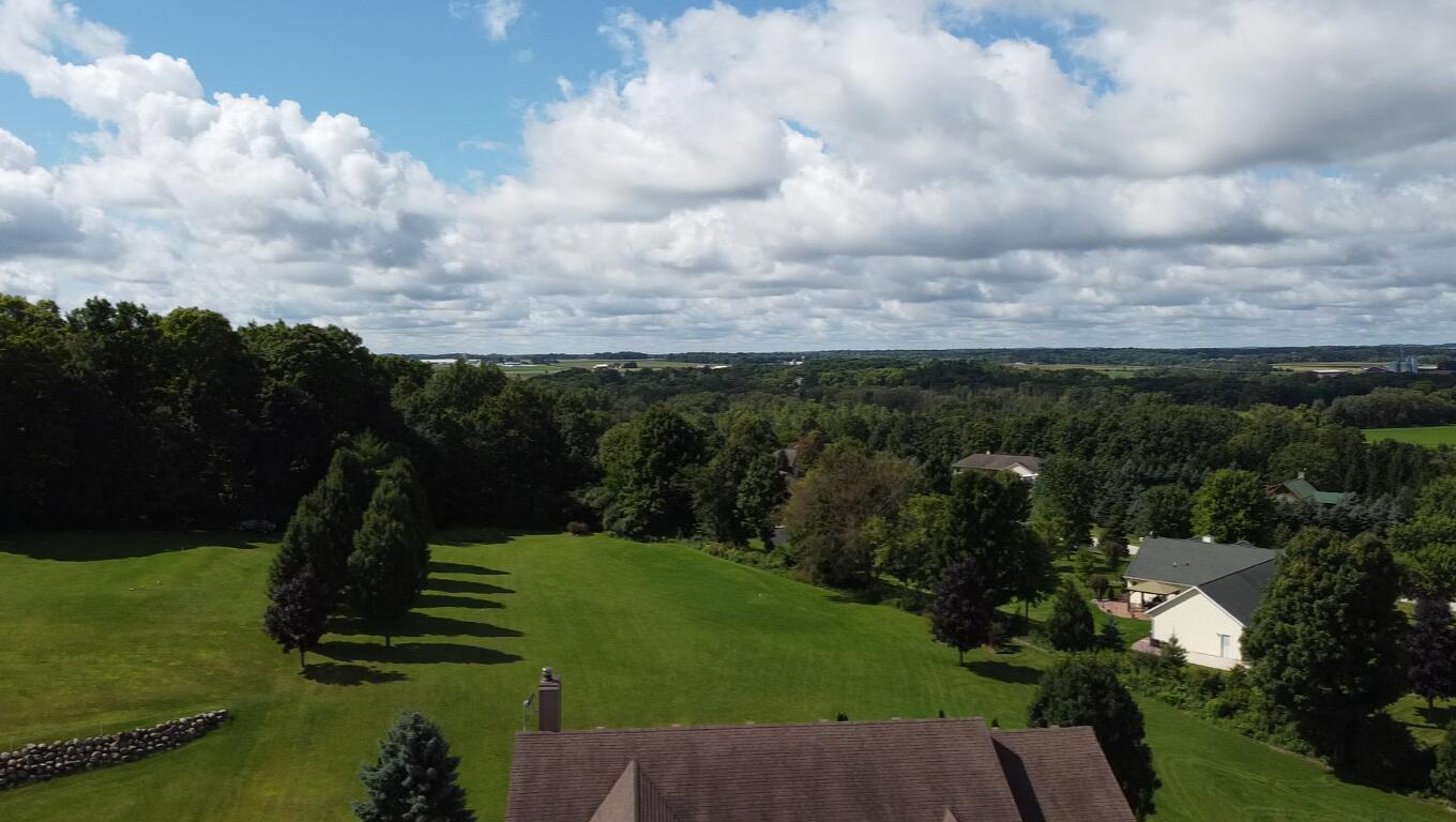 Farmington, Wisconsin 53021, United States, 5 Bedrooms Bedrooms, ,5 BathroomsBathrooms,Residential,Active,227836