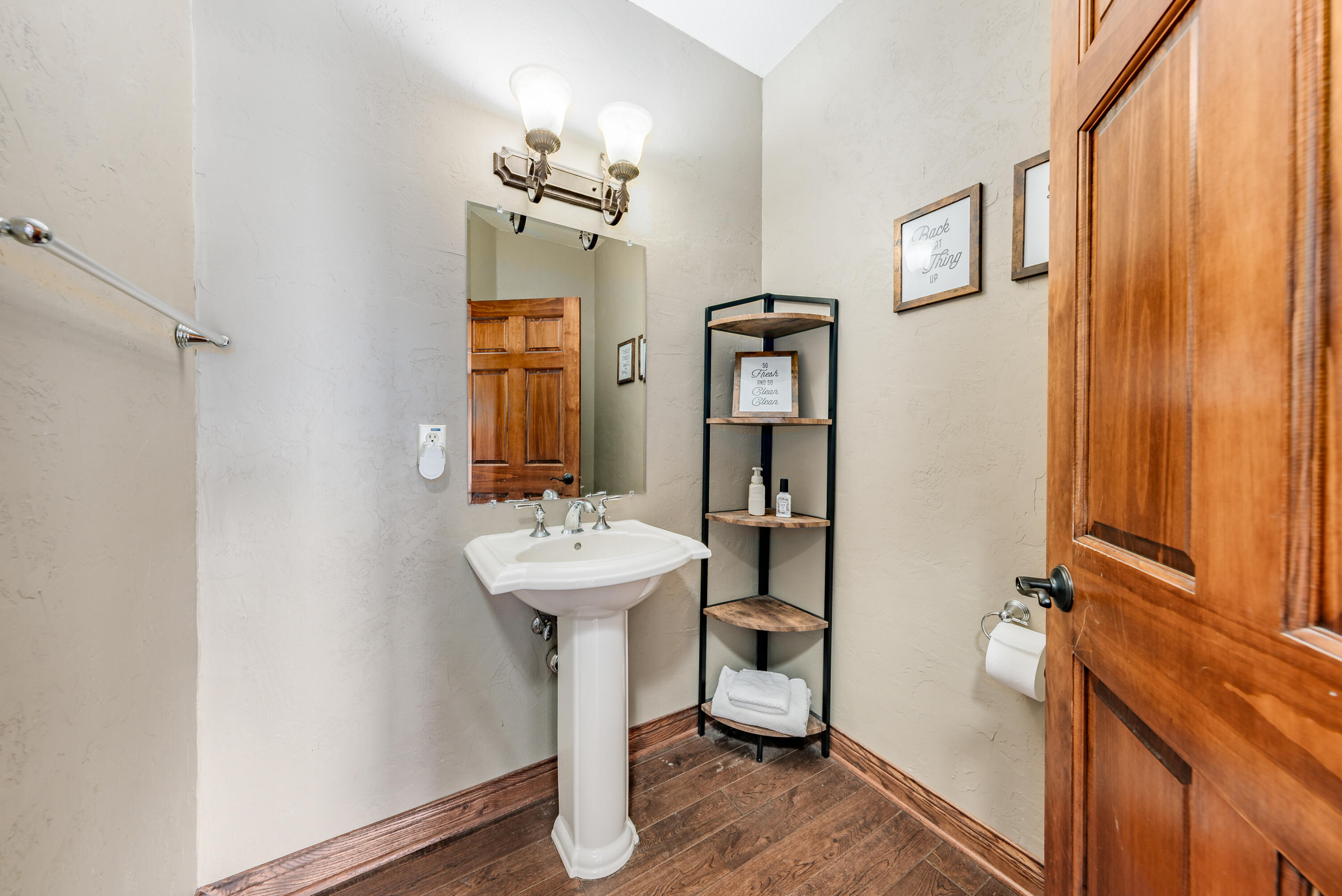 Farmington, Wisconsin 53021, United States, 5 Bedrooms Bedrooms, ,5 BathroomsBathrooms,Residential,Active,227836