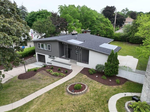 Photo of 10063 W Grantosa Dr, Milwaukee, WI 53222 (MLS # 1966183)