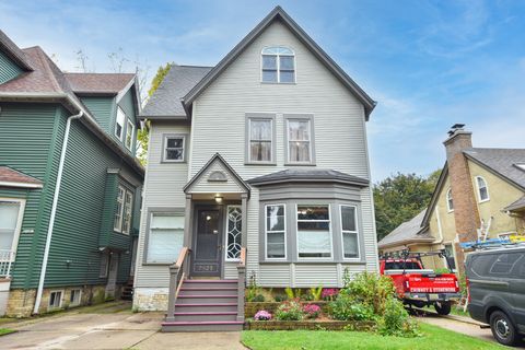 Photo of 2825 N Maryland Ave, Milwaukee, WI 53211 (MLS # 1938148) Photo of 2825 N Maryland Ave, Milwaukee, WI 53211 (MLS # 1938148)