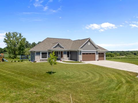Photo of 4884 Dixie Ct, Port Washington, WI 53074 (MLS # 1926177)