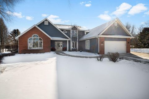 Photo of 8086 S Meadowcreek Ct, Franklin, WI 53132 (MLS # 1948023)