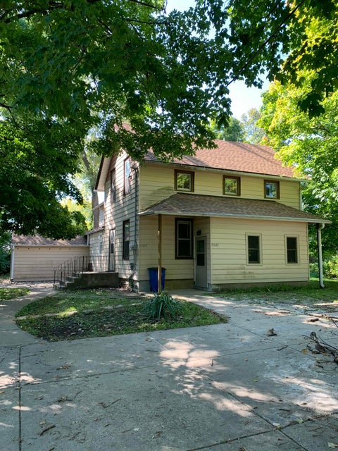 Photo of 15175 W Fenway Ct, New Berlin, WI 53151 (MLS # 1935156)