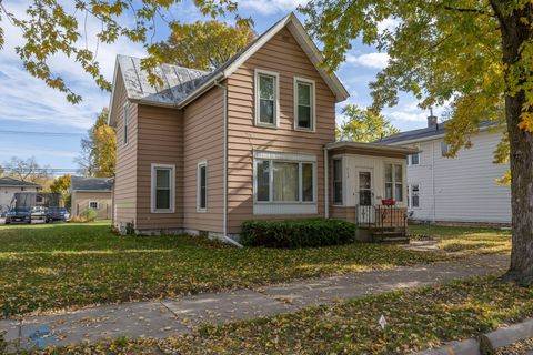 Photo of 722 Caledonia St, La Crosse, WI 54603 (MLS # 1941411)