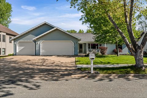 Photo of 739 Shelly Ln, Onalaska, WI 54650 (MLS # 1962732)
