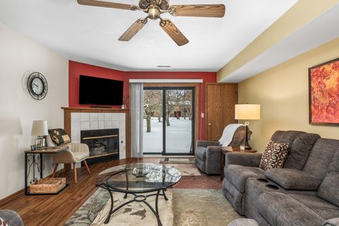 Photo of 358 Park Hill Dr, Pewaukee, WI 53072 (MLS # 1954358)