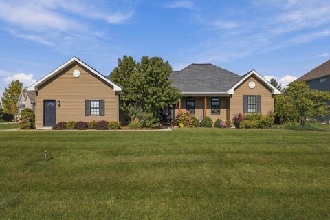 Photo of 514 Summerfield Dr, Williams Bay, WI 53191 (MLS # 1986035)
