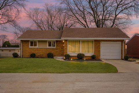 Photo of 3572 S Sunset Dr, Greenfield, WI 53220 (MLS # 1955773)