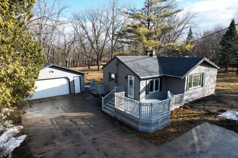 Photo of 1922 W Oakwood Rd, Oak Creek, WI 53154 (MLS # 1908286)