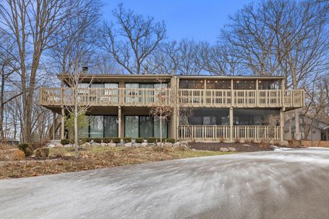 Photo of 521 Bristol Oak Ct, Fontana, WI 53125 (MLS # 1945834)