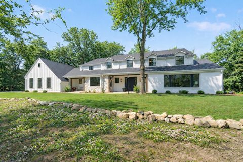 Photo of 10525 N Fairway Ln, Mequon, WI 53092 (MLS # 1956930)