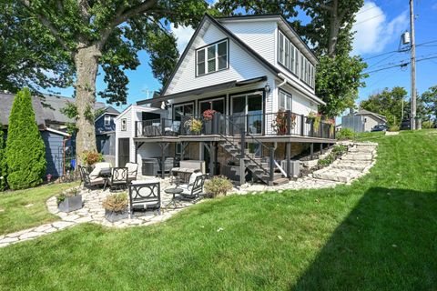 Photo of 616 Kopmeier Dr, Pewaukee, WI 53072 (MLS # 1955321)