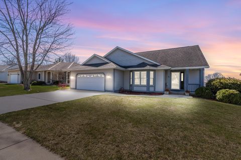 Photo of 1245 Garfield Ln, Hartford, WI 53027 (MLS # 1956963)