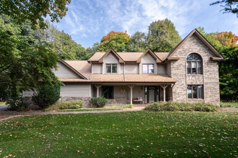 Photo of 1896 Shady Ln, Grafton, WI 53024 (MLS # 1965575)