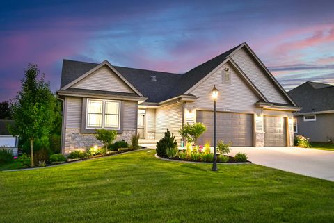 Photo of N88W18495 Duke St, Menomonee Falls, WI 53051 (MLS # 1929293)