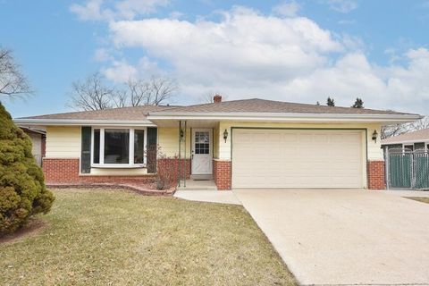 Photo of 1620 Drexel Blvd, South Milwaukee, WI 53172 (MLS # 1952159)