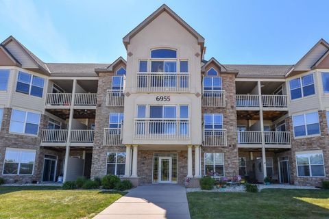 Photo of 6955 S Riverwood Blvd, Franklin, WI 53132 (MLS # 1964706)
