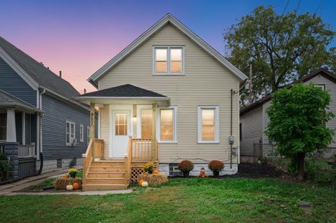 Photo of 927A S 11th St, Milwaukee, WI 53204 (MLS # 1938799)