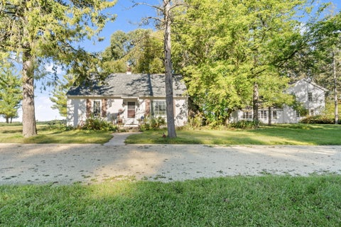 Photo of 1835 Washington Ave, Cedarburg, WI 53012 (MLS # 1896443)