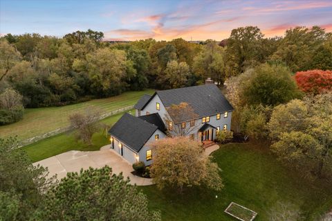 Photo of 4825 W River Hollow Ct, Mequon, WI 53092 (MLS # 1940014)