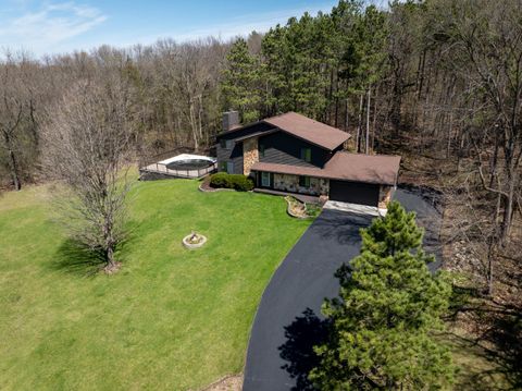 Photo of S46W35820 Meadows Dr, Ottawa, WI 53118 (MLS # 1959163)