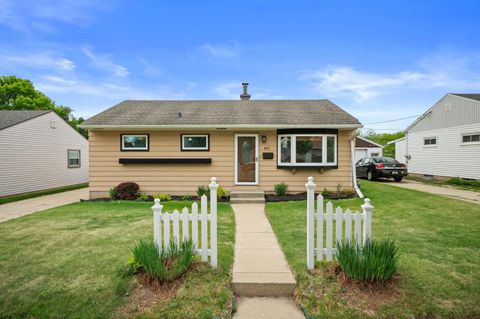 Photo of 6517 W Lakefield Dr, Milwaukee, WI 53219 (MLS # 1963452)